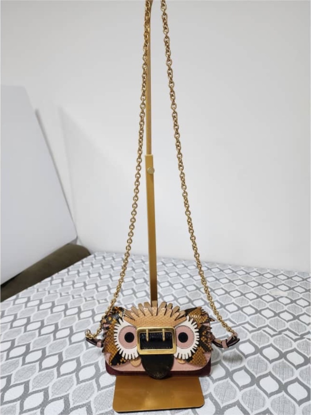 Authentic Burberry Owl Chain-Linked Crossbody Bag Multicolored - Picture 1 of 15